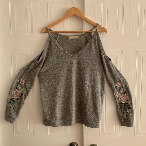 Open Shoulder low cut, v-neck grey sweater with flower pattern sleeves - Picture 2 of 4